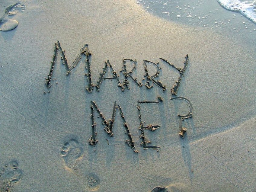 Asking a girl to marry you is obviously a stressful experience and to make matters worse, there’s always the chance that she will refuse. Some guys are super creative when it comes to popping the question, and as it is a milestone in anyone’s life, it is fitting to come up with a novel way of going down on one knee. Here are just a few of the best proposal ideas that you might want to employ. The Flash Mob – These have become trendy for marriage proposals and there are degrees of difficulty, with one man organising 350 professional dancers who were all strategically placed inside a shopping mall, who gradually came together to the tune of Michael Bublé, which was closely followed by his proposal. You would need at least 30 people to make a flash mob work and unless you happen to know a whole troop of dancers, there are online providers who can arrange the whole thing on your behalf.